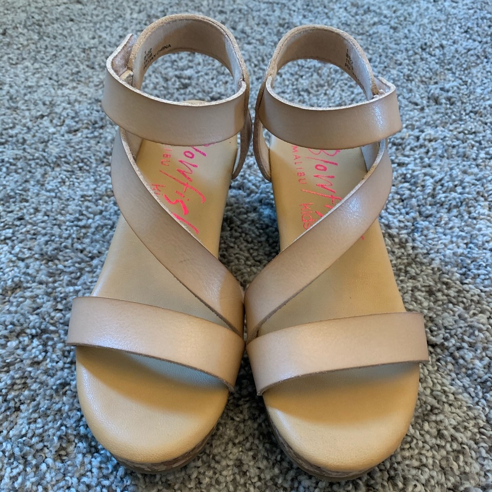 Kids tan wedges